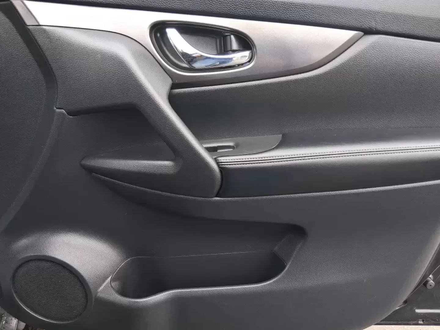 2016 Nissan Rogue SV (KNMAT2MV9GP) with an 2.5L I-4 DOHC engine, CVT transmission, located at 880 E. National Road, Vandalia, OH, 45377, (937) 908-9800, 39.891918, -84.183594 - Need a dependable SUV that fits real life in Vandalia-school drop-offs, long commutes to Dayton, and weekend getaways up I75-without the stress of traditional bank hurdles? This 2016 Nissan Rogue SV in Magnetic Black is a smart, versatile choice for busy families, frequent travelers, and budget-cons - Photo#20