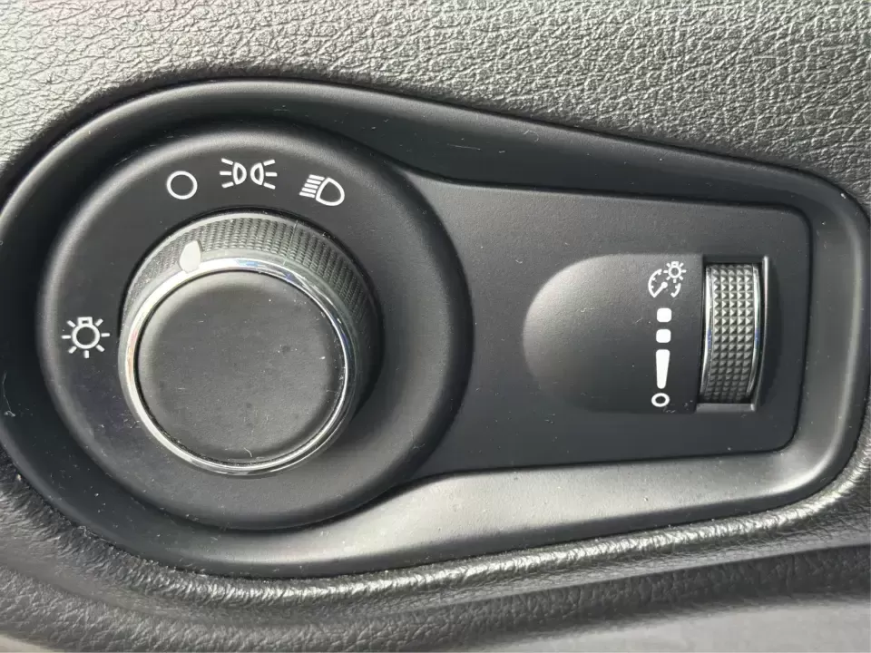 2018 Jeep Renegade Sport 4x4 (ZACCJBAB5JP) with an 2.4L L4 DOHC 16V engine, 6M transmission, located at 880 E. National Road, Vandalia, OH, 45377, (937) 908-9800, 39.891918, -84.183594 - Ready for weekend adventures at Englewood MetroPark, snowy commutes up I75, or a spontaneous road trip down U.S. Route 40? This 2018 Jeep Renegade Sport 4x4 is the kind of compact SUV that fits real life in Vandalia, OH-easy to park around town, confident when the weather turns, and versatile enough - Photo#17