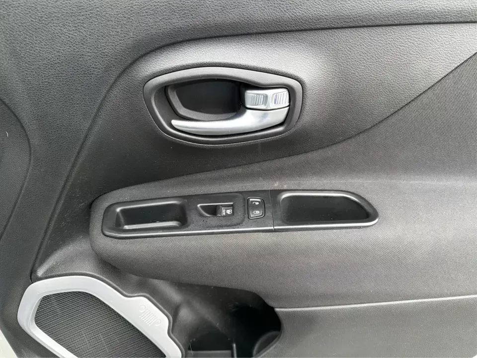 2018 Jeep Renegade Sport 4x4 (ZACCJBAB5JP) with an 2.4L L4 DOHC 16V engine, 6M transmission, located at 880 E. National Road, Vandalia, OH, 45377, (937) 908-9800, 39.891918, -84.183594 - Ready for weekend adventures at Englewood MetroPark, snowy commutes up I75, or a spontaneous road trip down U.S. Route 40? This 2018 Jeep Renegade Sport 4x4 is the kind of compact SUV that fits real life in Vandalia, OH-easy to park around town, confident when the weather turns, and versatile enough - Photo#19