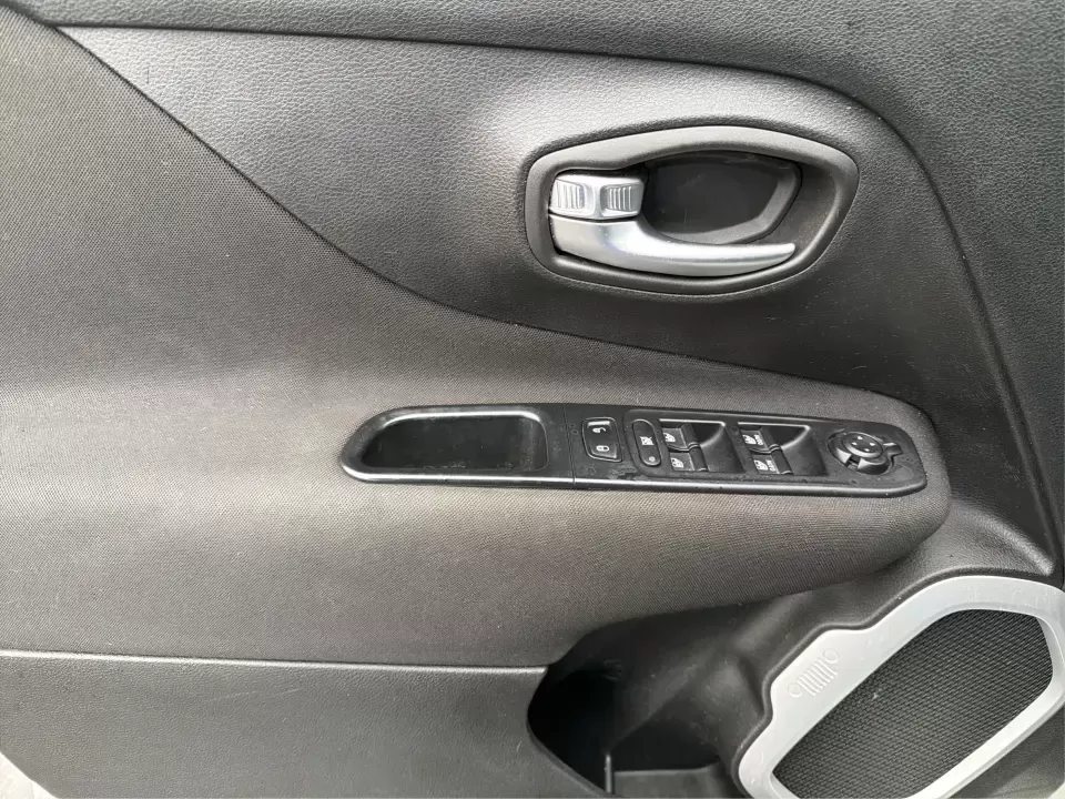 2018 Jeep Renegade Sport 4x4 (ZACCJBAB5JP) with an 2.4L L4 DOHC 16V engine, 6M transmission, located at 4508 South Dixie Dr, Moraine, OH, 45439, (937) 908-9800, 39.689976, -84.218452 - Ready for weekend adventures at Englewood MetroPark, snowy commutes up I75, or a spontaneous road trip down U.S. Route 40? This 2018 Jeep Renegade Sport 4x4 is the kind of compact SUV that fits real life in Vandalia, OH-easy to park around town, confident when the weather turns, and versatile enough - Photo#18