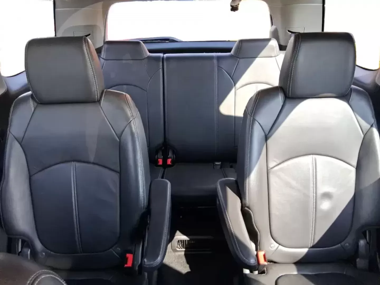 2017 GMC Acadia Base (1GKKVSKD1HJ) with an 3.6L V6 DOHC 24V engine, 6A transmission, located at 1951 S Dayton Lakeview Rd., New Carlisle, OH, 45344, (937) 908-9800, 39.890999, -84.050255 - Load up the family, point the hood toward I70, and make every mile feel easy in this 2017 GMC Acadia-an SUV that's built for real life in and around New Carlisle, Ohio. Whether you're doing school drop-offs, commuting toward Dayton, or planning a weekend run to Buck Creek State Park, this Acadia giv - Photo#14