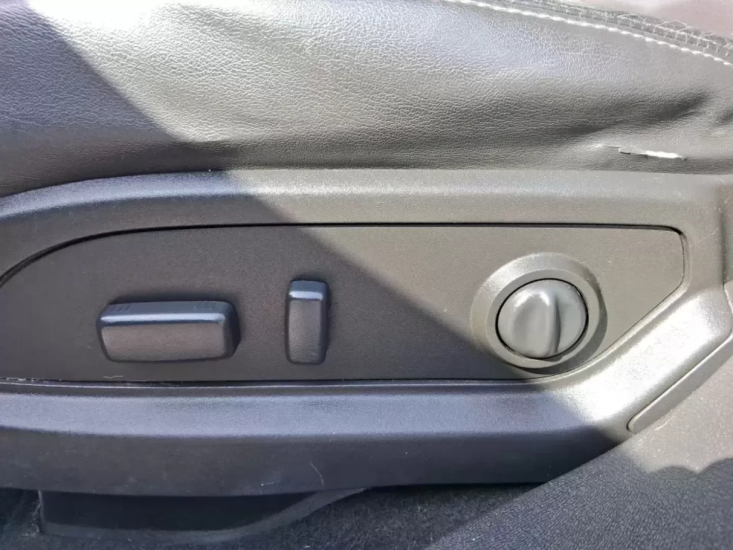 2017 GMC Acadia Base (1GKKVSKD1HJ) with an 3.6L V6 DOHC 24V engine, 6A transmission, located at 1951 S Dayton Lakeview Rd., New Carlisle, OH, 45344, (937) 908-9800, 39.890999, -84.050255 - Load up the family, point the hood toward I70, and make every mile feel easy in this 2017 GMC Acadia-an SUV that's built for real life in and around New Carlisle, Ohio. Whether you're doing school drop-offs, commuting toward Dayton, or planning a weekend run to Buck Creek State Park, this Acadia giv - Photo#18