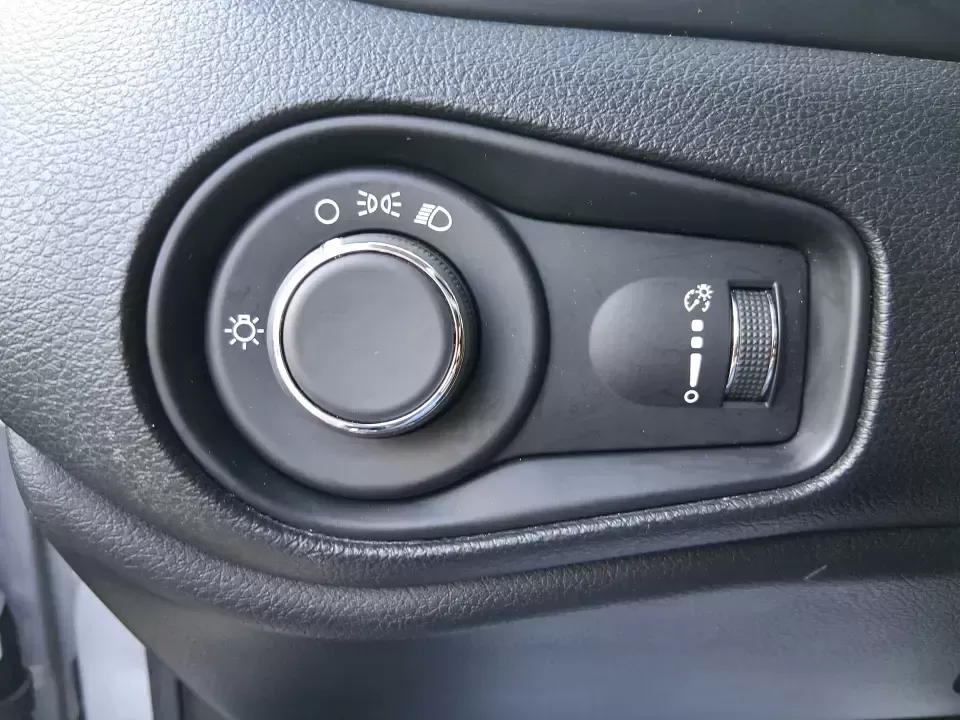 2020 Jeep Renegade Sport FWD (ZACNJAAB1LP) with an 2.4L L4 DOHC 16V engine, 9A transmission, located at 1951 S Dayton Lakeview Rd., New Carlisle, OH, 45344, (937) 908-9800, 39.890999, -84.050255 - Picture your next weekend: you're cruising from New Carlisle to Springfield for errands, then heading back on I70 with the cargo area packed for a family cookout at George Rogers Clark Park. If you need a compact SUV that's easy to park, comfortable for daily commuting, and ready for spontaneous roa - Photo#16