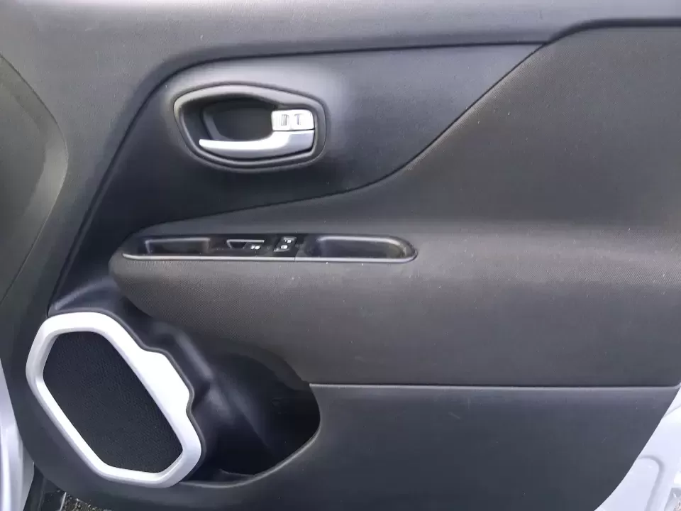 2020 Jeep Renegade Sport FWD (ZACNJAAB1LP) with an 2.4L L4 DOHC 16V engine, 9A transmission, located at 1951 S Dayton Lakeview Rd., New Carlisle, OH, 45344, (937) 908-9800, 39.890999, -84.050255 - Picture your next weekend: you're cruising from New Carlisle to Springfield for errands, then heading back on I70 with the cargo area packed for a family cookout at George Rogers Clark Park. If you need a compact SUV that's easy to park, comfortable for daily commuting, and ready for spontaneous roa - Photo#18