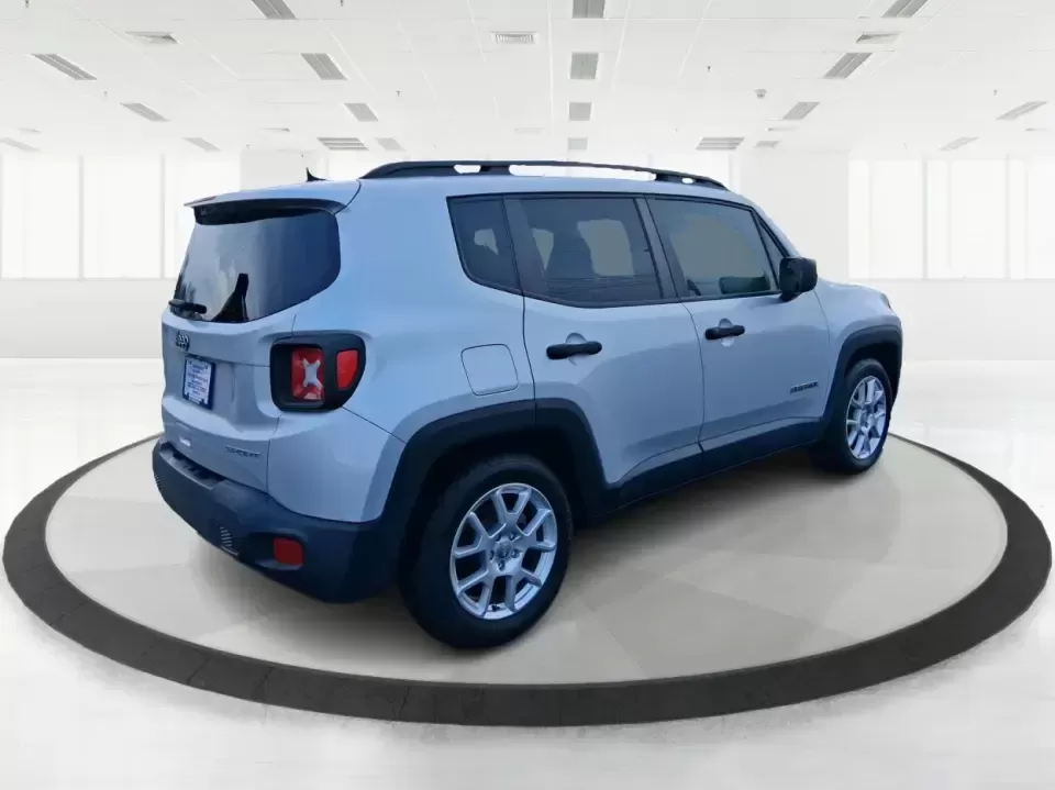 2020 Jeep Renegade Sport (ZACNJAAB1LP) with an 2.4L L4 DOHC 16V engine, 9A transmission, located at 401 Woodman Dr, Riverside, OH, 45431, (937) 908-9800, 39.760899, -84.123421 - Weekend escapes to Eastwood MetroPark, a comfortable daily commute down I675, or shuttling the family between Riverside and Dayton-this 2020 Jeep Renegade Sport FWD is built for real life. With its compact-crossover size, higher driving position, and easy-to-park footprint, it fits right in whether - Photo#2