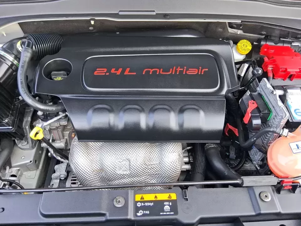 2020 Jeep Renegade Sport (ZACNJAAB1LP) with an 2.4L L4 DOHC 16V engine, 9A transmission, located at 401 Woodman Dr, Riverside, OH, 45431, (937) 908-9800, 39.760899, -84.123421 - Weekend escapes to Eastwood MetroPark, a comfortable daily commute down I675, or shuttling the family between Riverside and Dayton-this 2020 Jeep Renegade Sport FWD is built for real life. With its compact-crossover size, higher driving position, and easy-to-park footprint, it fits right in whether - Photo#10