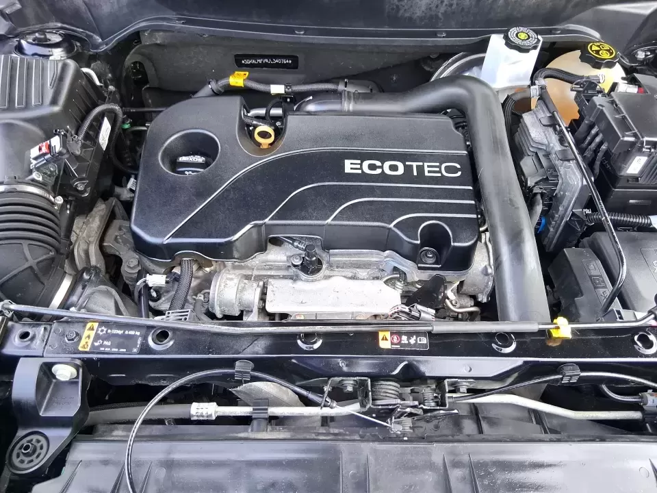 2018 GMC Terrain SLE (3GKALMEV9JL) with an 1.4L L4 DOHC 16V TURBO engine, 6A transmission, located at 880 E. National Road, Vandalia, OH, 45377, (937) 908-9800, 39.891918, -84.183594 - Ready for a commute that feels easier, a weekend that packs more adventure, and a family schedule that runs smoother? This 2018 GMC Terrain SLE is the kind of compact SUV that fits real life in Piqua-whether you're heading down I75 for work, running errands along N County Rd 25A, or loading up for a - Photo#11