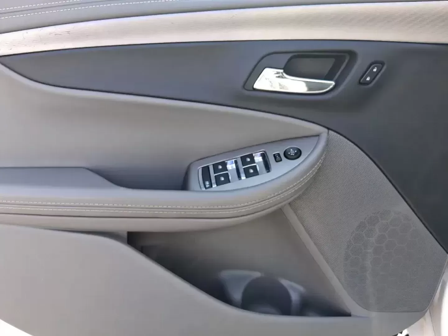 2016 Chevrolet Impala 1FL (2G11X5SA3G9) with an Ecotec 2.5L I-4 gasoline direct injection engine, 6A transmission, located at 401 Woodman Dr, Riverside, OH, 45431, (937) 908-9800, 39.760899, -84.123421 - Need a comfortable, dependable sedan for daily commutes, school drop-offs, and weekend getaways without the stress of traditional bank hoops? This 2016 Chevrolet Impala 1FL in Summit White is built for real life in the Dayton-area-smooth on I-675 and Route 35, easy to park around The Greene, and rel - Photo#18