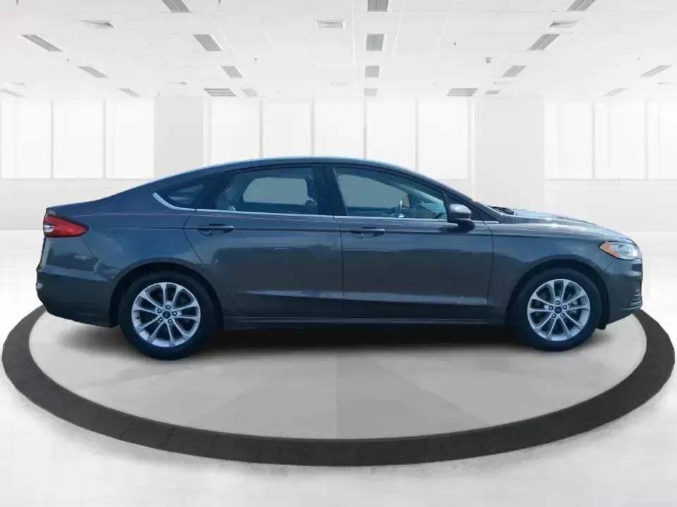 2019 Ford Fusion SE (3FA6P0H74KR) with an 2.5L L4 DOHC 16V engine, 6A transmission, located at 401 Woodman Dr, Riverside, OH, 45431, (937) 908-9800, 39.760899, -84.123421 - Need a reliable commuter sedan that can handle the daily grind from Riverside to Downtown Dayton, plus weekend runs to The Greene or a quick getaway to Carillon Historical Park? This 2019 Ford Fusion SE is built for real life-comfortable for long commutes, efficient on regular unleaded, and packed w - Photo#1