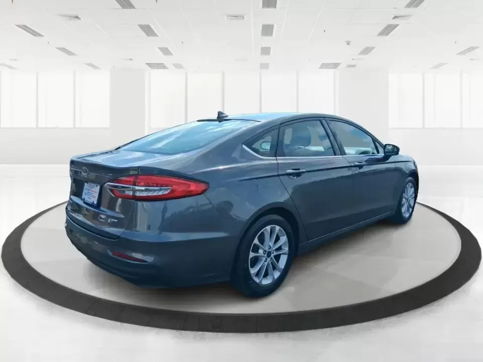 2019 Ford Fusion SE (3FA6P0H74KR) with an 2.5L L4 DOHC 16V engine, 6A transmission, located at 401 Woodman Dr, Riverside, OH, 45431, (937) 908-9800, 39.760899, -84.123421 - Need a reliable commuter sedan that can handle the daily grind from Riverside to Downtown Dayton, plus weekend runs to The Greene or a quick getaway to Carillon Historical Park? This 2019 Ford Fusion SE is built for real life-comfortable for long commutes, efficient on regular unleaded, and packed w - Photo#2