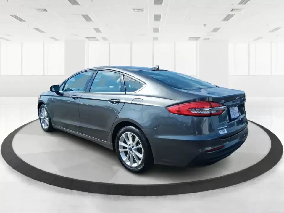 2019 Ford Fusion SE (3FA6P0H74KR) with an 2.5L L4 DOHC 16V engine, 6A transmission, located at 401 Woodman Dr, Riverside, OH, 45431, (937) 908-9800, 39.760899, -84.123421 - Need a reliable commuter sedan that can handle the daily grind from Riverside to Downtown Dayton, plus weekend runs to The Greene or a quick getaway to Carillon Historical Park? This 2019 Ford Fusion SE is built for real life-comfortable for long commutes, efficient on regular unleaded, and packed w - Photo#4