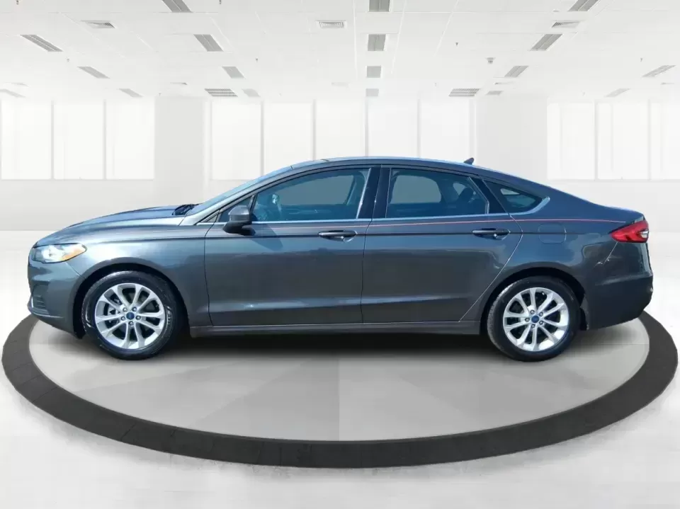 2019 Ford Fusion SE (3FA6P0H74KR) with an 2.5L L4 DOHC 16V engine, 6A transmission, located at 401 Woodman Dr, Riverside, OH, 45431, (937) 908-9800, 39.760899, -84.123421 - Need a reliable commuter sedan that can handle the daily grind from Riverside to Downtown Dayton, plus weekend runs to The Greene or a quick getaway to Carillon Historical Park? This 2019 Ford Fusion SE is built for real life-comfortable for long commutes, efficient on regular unleaded, and packed w - Photo#5