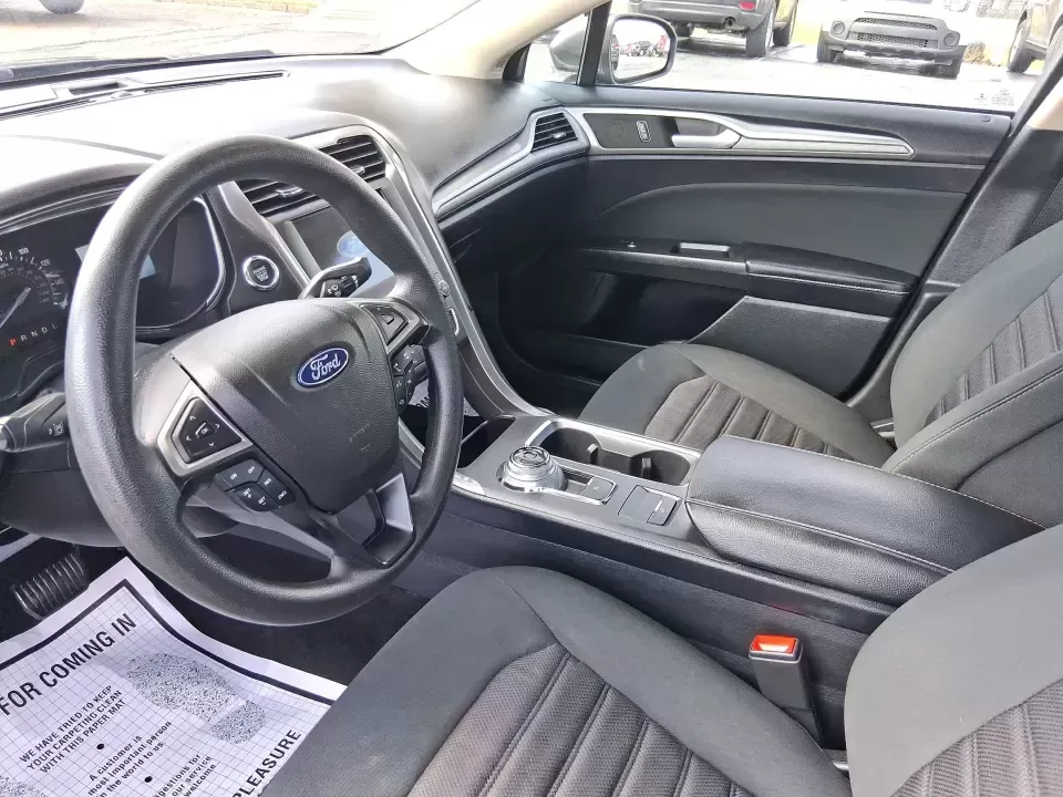 2019 Ford Fusion SE (3FA6P0H74KR) with an 2.5L L4 DOHC 16V engine, 6A transmission, located at 401 Woodman Dr, Riverside, OH, 45431, (937) 908-9800, 39.760899, -84.123421 - Need a reliable commuter sedan that can handle the daily grind from Riverside to Downtown Dayton, plus weekend runs to The Greene or a quick getaway to Carillon Historical Park? This 2019 Ford Fusion SE is built for real life-comfortable for long commutes, efficient on regular unleaded, and packed w - Photo#9