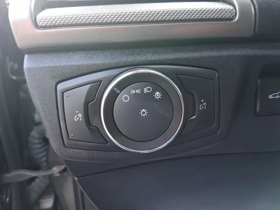 2019 Ford Fusion SE (3FA6P0H74KR) with an 2.5L L4 DOHC 16V engine, 6A transmission, located at 401 Woodman Dr, Riverside, OH, 45431, (937) 908-9800, 39.760899, -84.123421 - Need a reliable commuter sedan that can handle the daily grind from Riverside to Downtown Dayton, plus weekend runs to The Greene or a quick getaway to Carillon Historical Park? This 2019 Ford Fusion SE is built for real life-comfortable for long commutes, efficient on regular unleaded, and packed w - Photo#17