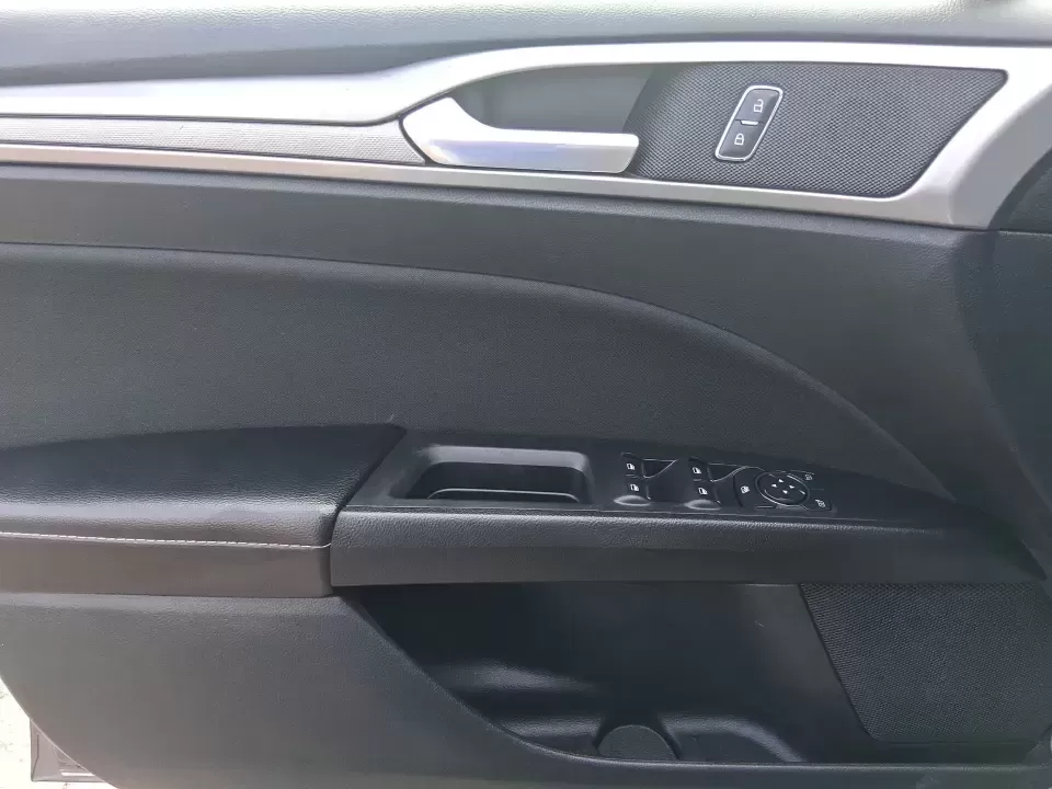 2019 Ford Fusion SE (3FA6P0H74KR) with an 2.5L L4 DOHC 16V engine, 6A transmission, located at 401 Woodman Dr, Riverside, OH, 45431, (937) 908-9800, 39.760899, -84.123421 - Need a reliable commuter sedan that can handle the daily grind from Riverside to Downtown Dayton, plus weekend runs to The Greene or a quick getaway to Carillon Historical Park? This 2019 Ford Fusion SE is built for real life-comfortable for long commutes, efficient on regular unleaded, and packed w - Photo#19