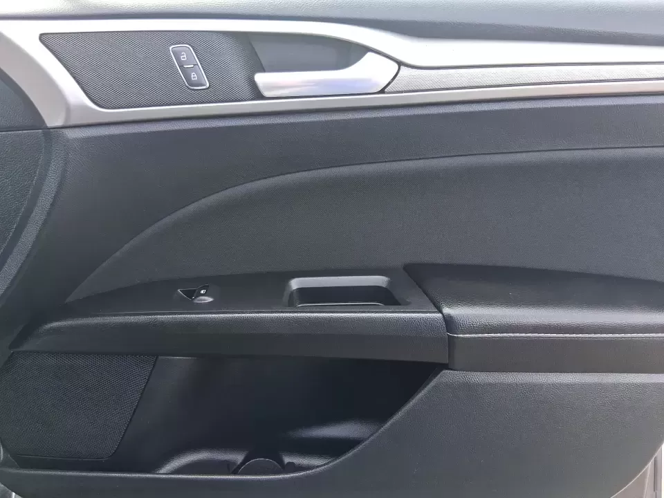 2019 Ford Fusion SE (3FA6P0H74KR) with an 2.5L L4 DOHC 16V engine, 6A transmission, located at 401 Woodman Dr, Riverside, OH, 45431, (937) 908-9800, 39.760899, -84.123421 - Need a reliable commuter sedan that can handle the daily grind from Riverside to Downtown Dayton, plus weekend runs to The Greene or a quick getaway to Carillon Historical Park? This 2019 Ford Fusion SE is built for real life-comfortable for long commutes, efficient on regular unleaded, and packed w - Photo#20