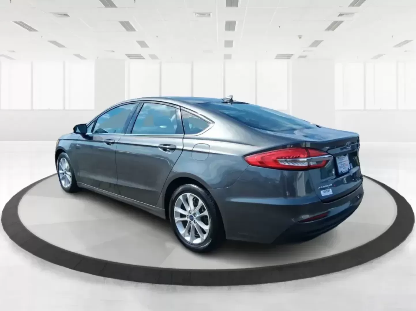 2019 Ford Fusion SE (3FA6P0H74KR) with an 2.5L L4 DOHC 16V engine, 6A transmission, located at 4508 South Dixie Dr, Moraine, OH, 45439, (937) 908-9800, 39.689976, -84.218452 - Need a reliable commuter sedan that can handle the daily grind from Riverside to Downtown Dayton, plus weekend runs to The Greene or a quick getaway to Carillon Historical Park? This 2019 Ford Fusion SE is built for real life-comfortable for long commutes, efficient on regular unleaded, and packed w - Photo#4