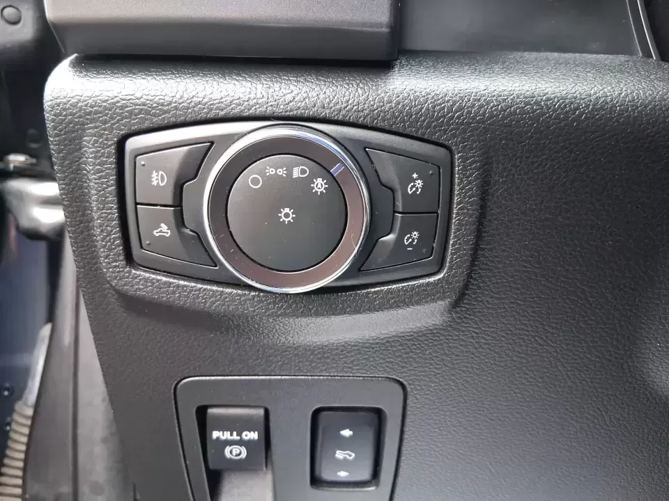 2018 Ford F-150 XLT (1FTEW1EG0JF) with an 3.5L V6 TURBO engine, 6A transmission, located at 880 E. National Road, Vandalia, OH, 45377, (937) 908-9800, 39.891918, -84.183594 - Built for Ohio workweeks and weekend getaways, this 2018 Ford F-150 XLT Crew Cab is the kind of truck that fits real life-hauling home-improvement supplies, towing the toys for a day at the lake, or cruising I-75 with the whole crew in comfort. Finished in Stone Gray and powered by a responsive 3.5L - Photo#16