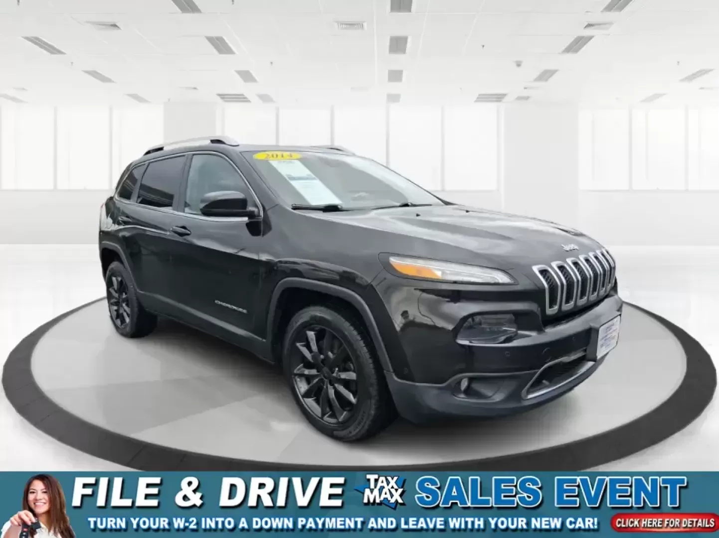2014 Jeep Cherokee Limited (1C4PJLDS1EW) with an 3.2L V6 DOHC 24V engine, 9-Speed Automatic transmission, located at 880 E. National Road, Vandalia, OH, 45377, (937) 908-9800, 39.891918, -84.183594 - Pack up the family, point the hood toward a weekend getaway, and enjoy the kind of confident comfort that makes everyday driving feel like a mini road trip. This 2014 Jeep Cherokee Limited is an ideal fit for commuters who want a quieter, more refined ride during the workweek-and for adventure-minde - Photo#0
