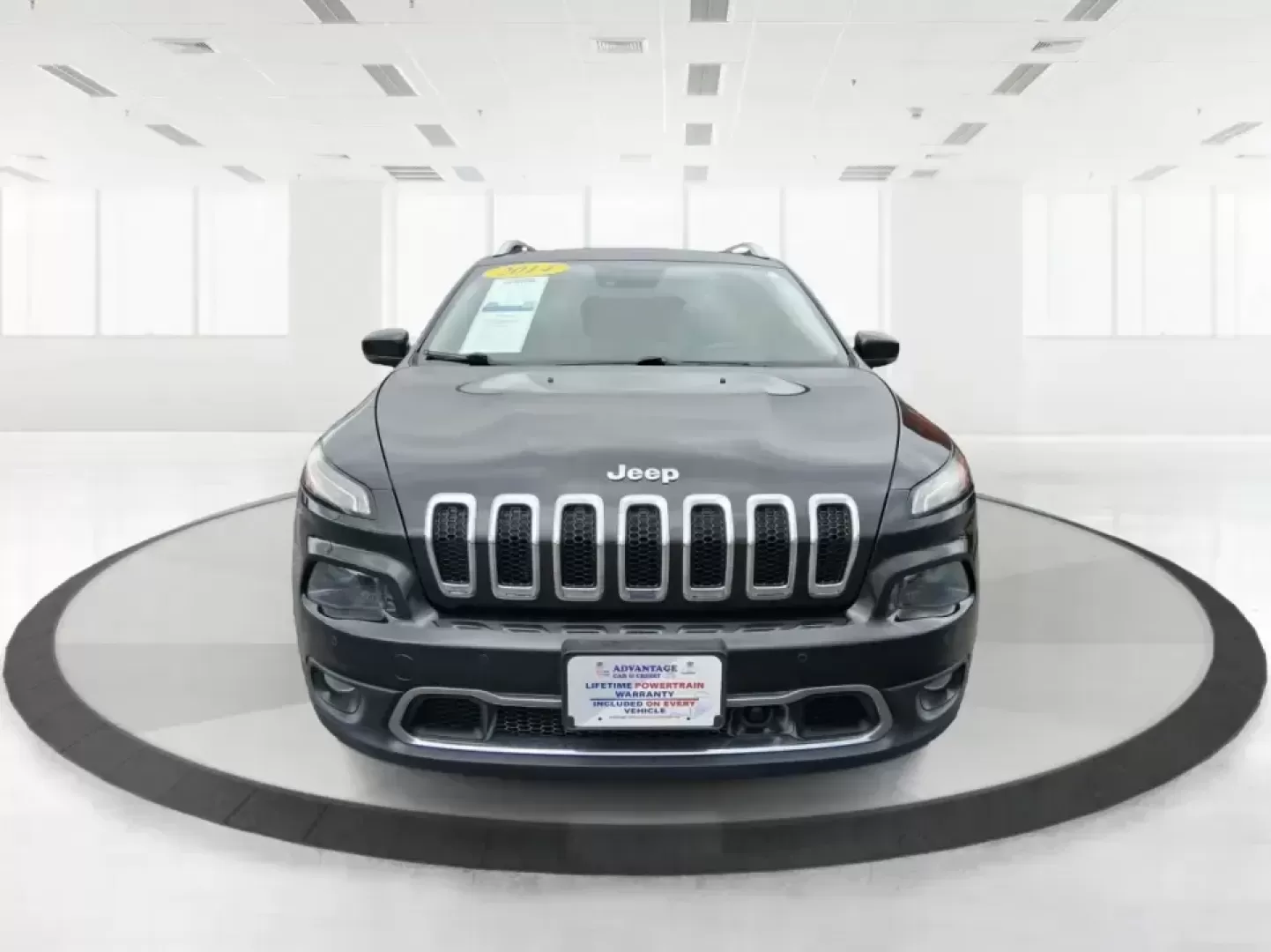 2014 Jeep Cherokee Limited (1C4PJLDS1EW) with an 3.2L V6 DOHC 24V engine, 9-Speed Automatic transmission, located at 880 E. National Road, Vandalia, OH, 45377, (937) 908-9800, 39.891918, -84.183594 - Pack up the family, point the hood toward a weekend getaway, and enjoy the kind of confident comfort that makes everyday driving feel like a mini road trip. This 2014 Jeep Cherokee Limited is an ideal fit for commuters who want a quieter, more refined ride during the workweek-and for adventure-minde - Photo#7