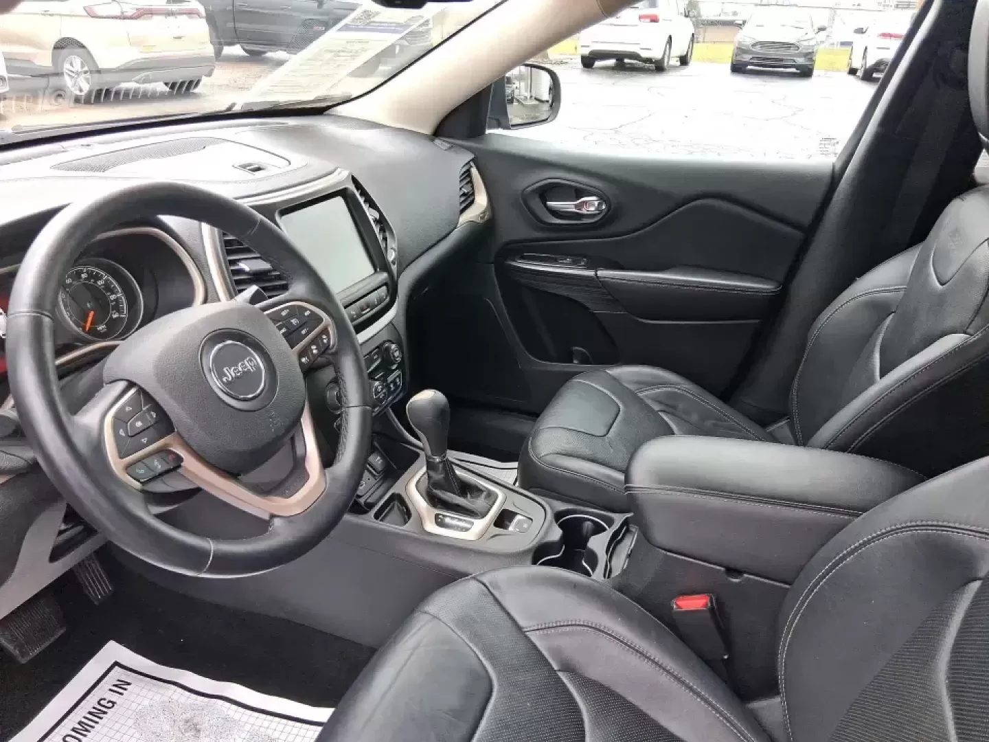 2014 Jeep Cherokee Limited (1C4PJLDS1EW) with an 3.2L V6 DOHC 24V engine, 9-Speed Automatic transmission, located at 880 E. National Road, Vandalia, OH, 45377, (937) 908-9800, 39.891918, -84.183594 - Pack up the family, point the hood toward a weekend getaway, and enjoy the kind of confident comfort that makes everyday driving feel like a mini road trip. This 2014 Jeep Cherokee Limited is an ideal fit for commuters who want a quieter, more refined ride during the workweek-and for adventure-minde - Photo#9