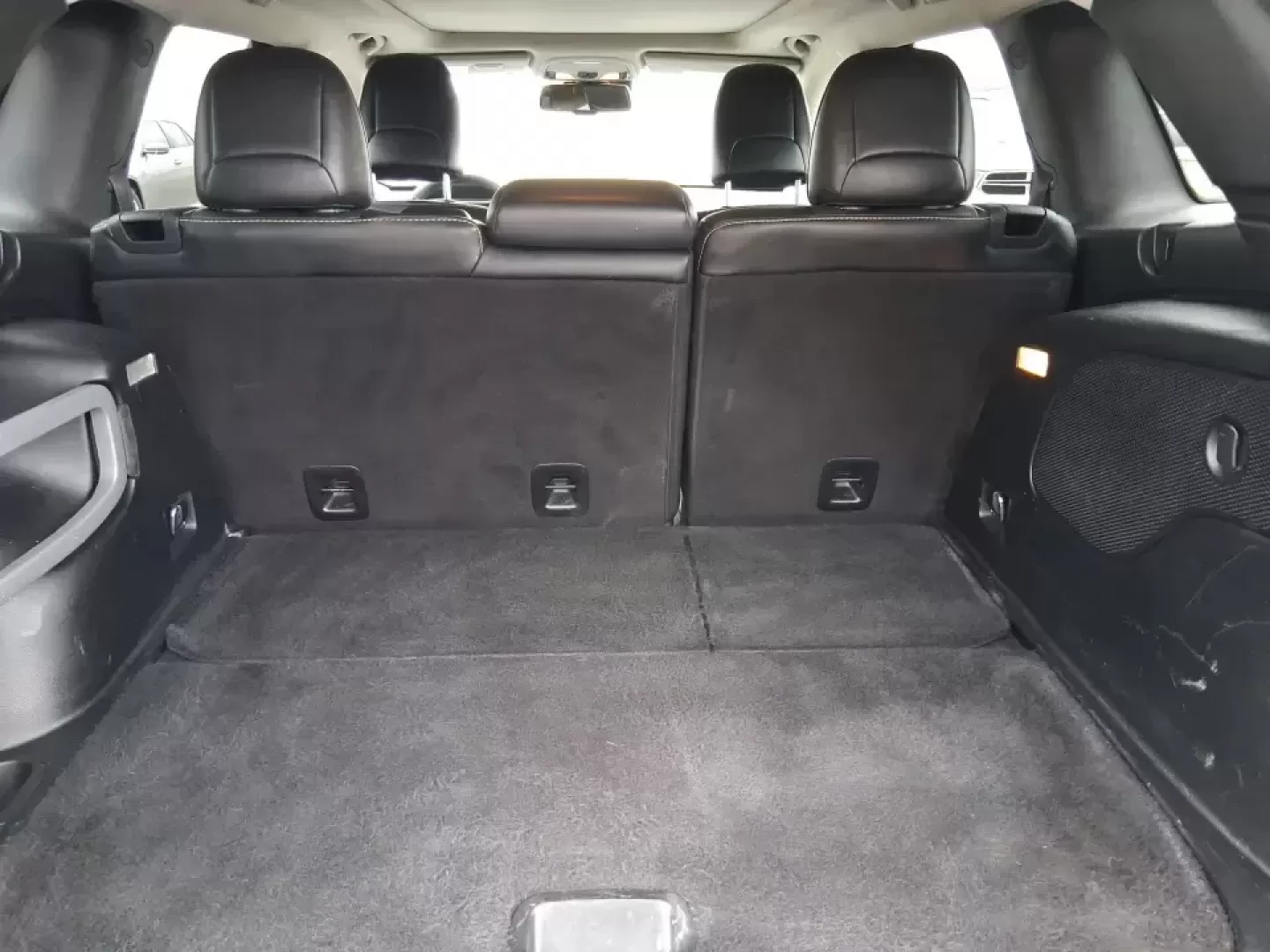 2014 Jeep Cherokee Limited (1C4PJLDS1EW) with an 3.2L V6 DOHC 24V engine, 9-Speed Automatic transmission, located at 880 E. National Road, Vandalia, OH, 45377, (937) 908-9800, 39.891918, -84.183594 - Pack up the family, point the hood toward a weekend getaway, and enjoy the kind of confident comfort that makes everyday driving feel like a mini road trip. This 2014 Jeep Cherokee Limited is an ideal fit for commuters who want a quieter, more refined ride during the workweek-and for adventure-minde - Photo#12