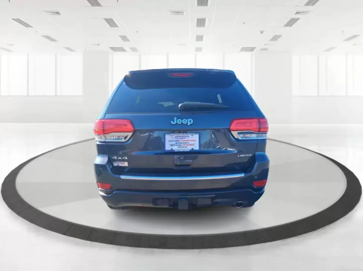 2015 Jeep Grand Cherokee Limited (1C4RJFBG5FC) with an 3.6L V6 DOHC 24V engine, 8-Speed Automatic transmission, located at 401 Woodman Dr, Riverside, OH, 45431, (937) 908-9800, 39.760899, -84.123421 - Picture your next weekend: you're loading up the family for a day at Carriage Hill MetroPark, cruising I675 with the heated steering wheel on, and still having the confidence to take the long way home when the weather turns. This 2015 Jeep Grand Cherokee Limited is built for real life in Riverside, - Photo#3