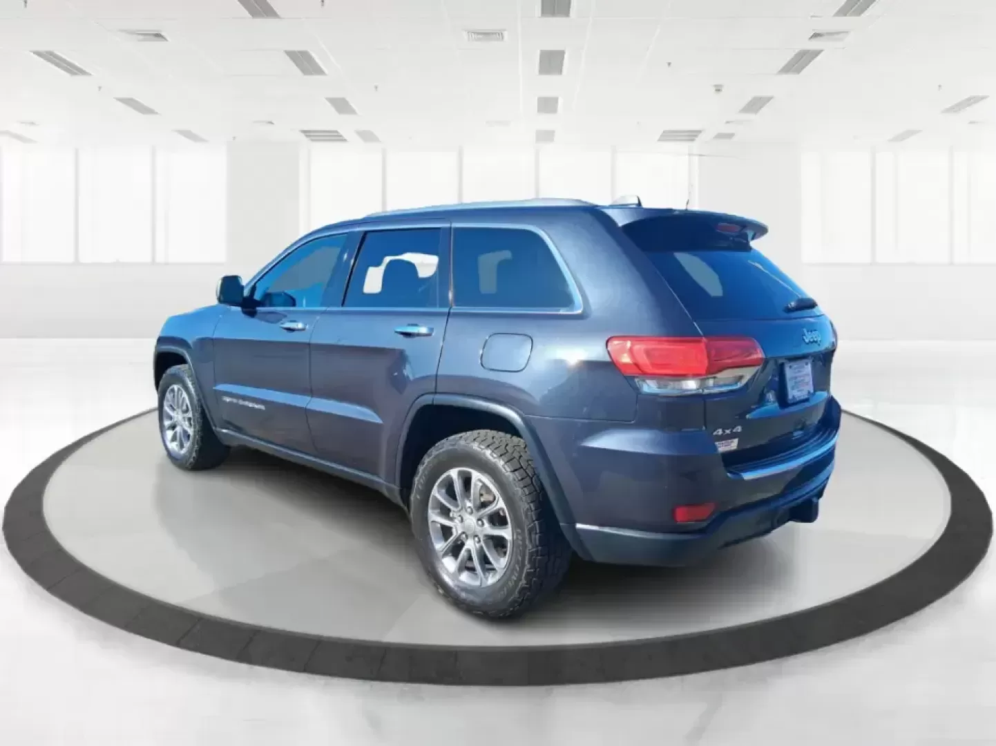 2015 Jeep Grand Cherokee Limited (1C4RJFBG5FC) with an 3.6L V6 DOHC 24V engine, 8-Speed Automatic transmission, located at 401 Woodman Dr, Riverside, OH, 45431, (937) 908-9800, 39.760899, -84.123421 - Picture your next weekend: you're loading up the family for a day at Carriage Hill MetroPark, cruising I675 with the heated steering wheel on, and still having the confidence to take the long way home when the weather turns. This 2015 Jeep Grand Cherokee Limited is built for real life in Riverside, - Photo#4