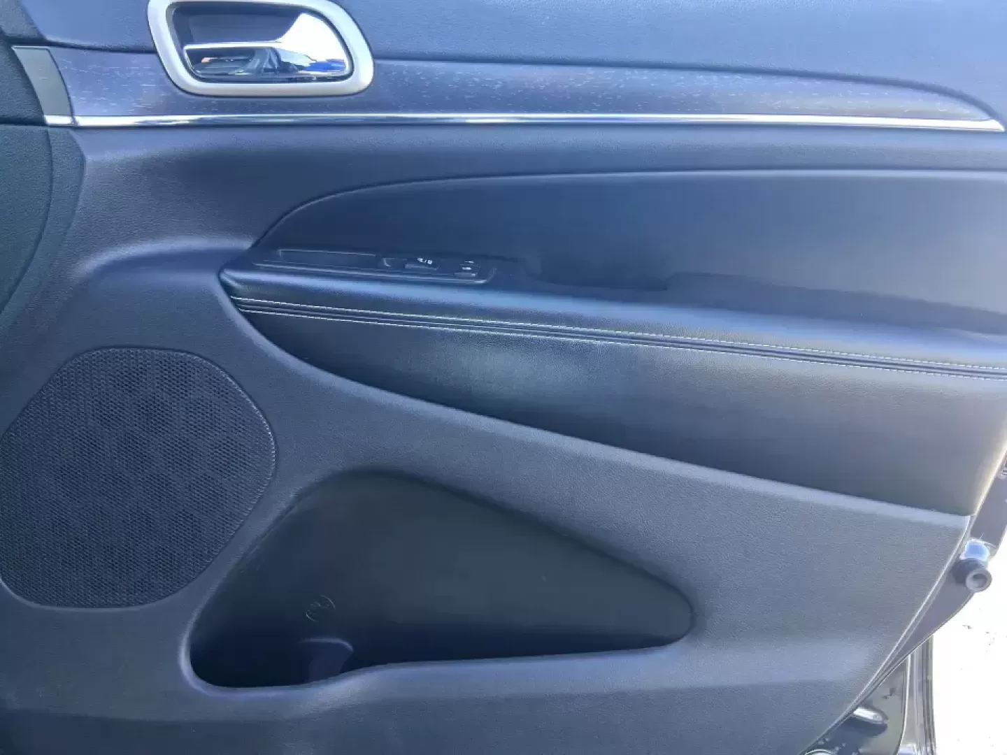 2015 Jeep Grand Cherokee Limited (1C4RJFBG5FC) with an 3.6L V6 DOHC 24V engine, 8-Speed Automatic transmission, located at 401 Woodman Dr, Riverside, OH, 45431, (937) 908-9800, 39.760899, -84.123421 - Picture your next weekend: you're loading up the family for a day at Carriage Hill MetroPark, cruising I675 with the heated steering wheel on, and still having the confidence to take the long way home when the weather turns. This 2015 Jeep Grand Cherokee Limited is built for real life in Riverside, - Photo#20