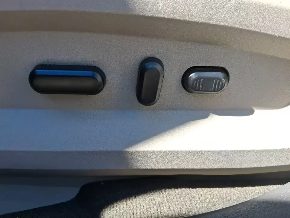 2014 Ford Edge SEL (2FMDK4JC8EB) with an 3.5L V-6 DOHC engine, 6-Speed Automatic transmission, located at 1184 Kauffman Ave, Fairborn, OH, 45324, (937) 908-9800, 39.807072, -84.030914 - Pack up the kids, load the groceries, or point the nose toward a weekend getaway-this 2014 Ford Edge SEL is the kind of SUV that fits real life in Fairborn. With confident all-weather capability and a comfortable, feature-rich cabin, it's ideal for commuters running I-675, families shuttling between - Photo#17