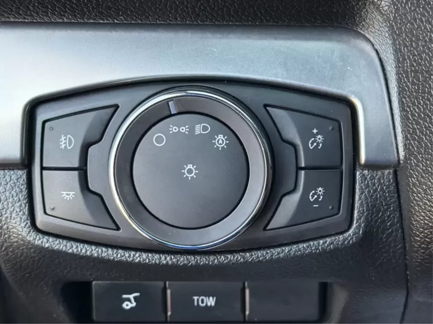 2018 Ford Explorer XLT (1FM5K8D87JG) with an EcoBoost 2.3L I-4 gasoline direct injection engine, 6A transmission, located at 1230 East Main St, Xenia, OH, 45385, (937) 908-9800, 39.688026, -83.910172 - Whether you're hauling the family to practice, commuting up I-75, or packing up for a weekend at Indian Lake, this 2018 Ford Explorer XLT is built for real-life Ohio schedules. With confident 4WD/AWD traction, three-row flexibility, and turbocharged EcoBoost power, it's a smart SUV for drivers who w - Photo#17