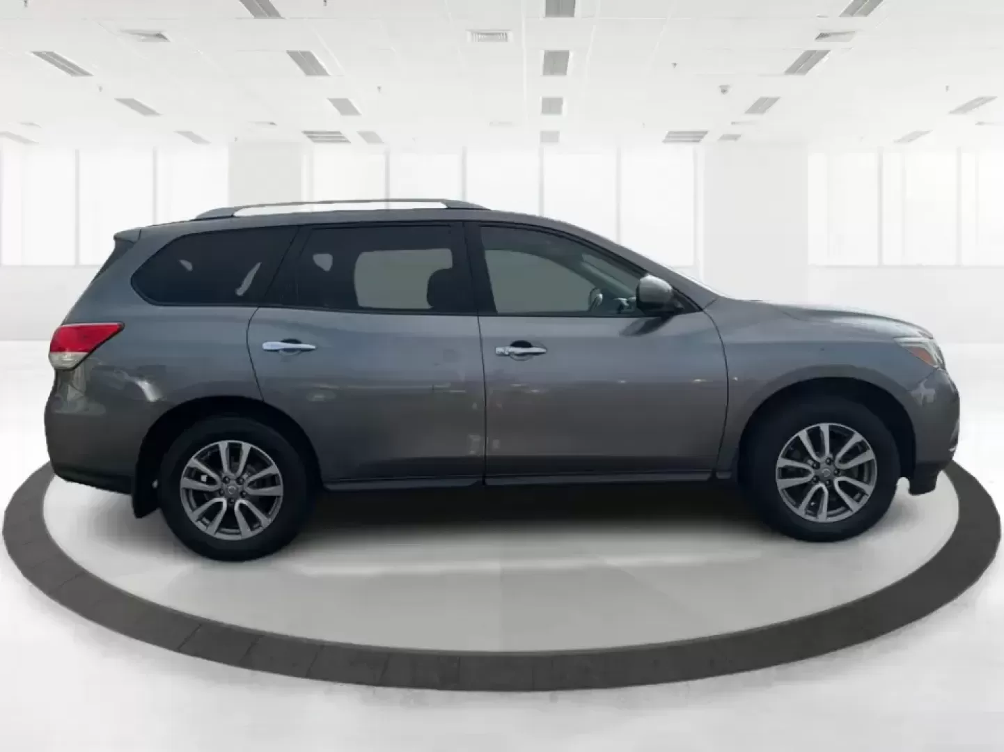 2015 Nissan Pathfinder SV (5N1AR2MN5FC) with an 3.5L V-6 DOHC engine, Continuously Variable Transmission transmission, located at 880 E. National Road, Vandalia, OH, 45377, (937) 908-9800, 39.891918, -84.183594 - Pack the family, load up the gear, and head out for a weekend at Englewood MetroPark or an easy road trip down I70-this 2015 Nissan Pathfinder SV is built for real-life Ohio driving, from school drop-offs to errands along E. National Road. With three-row flexibility and SUV practicality, it's a smar - Photo#1