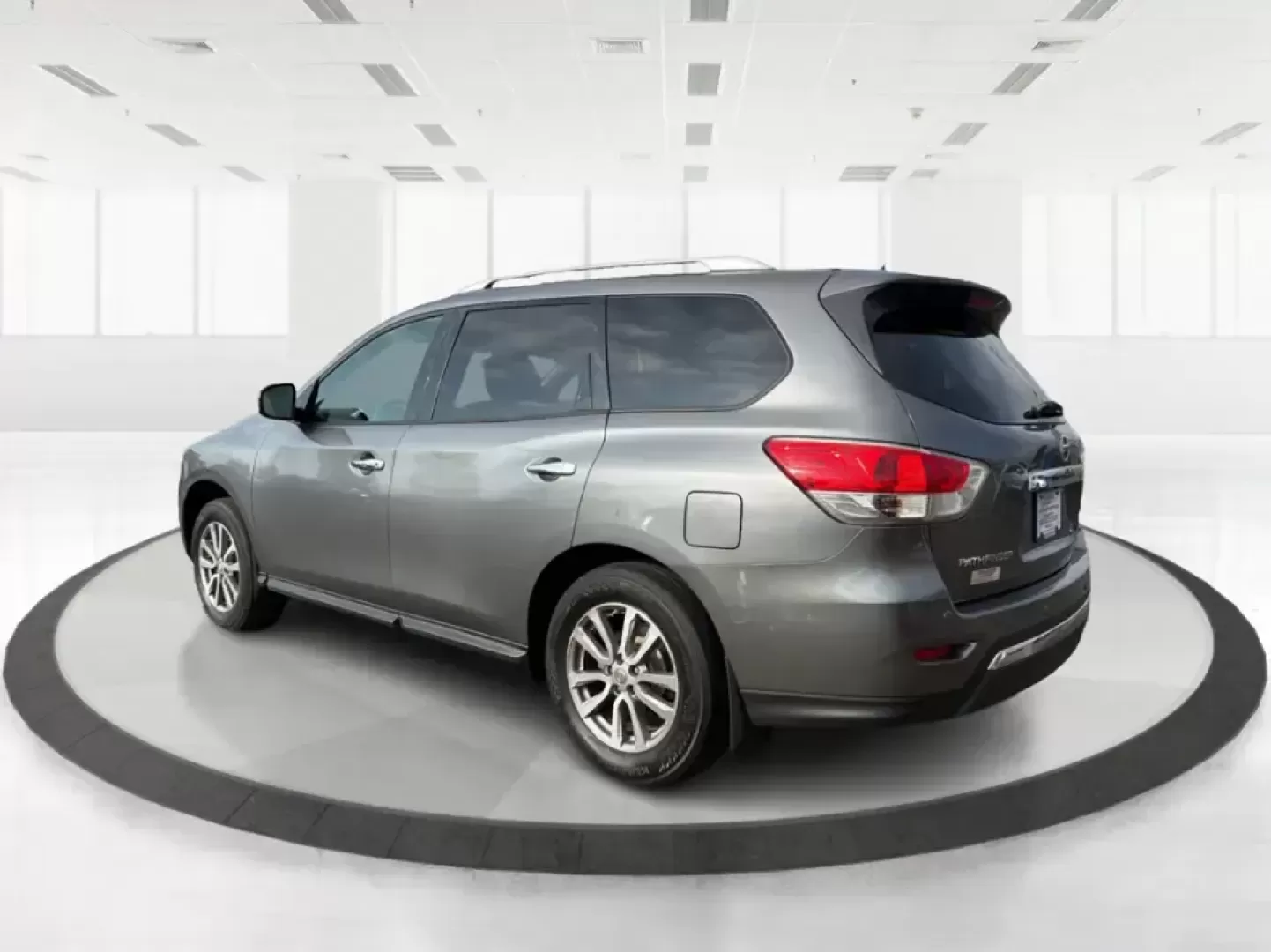 2015 Nissan Pathfinder SV (5N1AR2MN5FC) with an 3.5L V-6 DOHC engine, Continuously Variable Transmission transmission, located at 880 E. National Road, Vandalia, OH, 45377, (937) 908-9800, 39.891918, -84.183594 - Pack the family, load up the gear, and head out for a weekend at Englewood MetroPark or an easy road trip down I70-this 2015 Nissan Pathfinder SV is built for real-life Ohio driving, from school drop-offs to errands along E. National Road. With three-row flexibility and SUV practicality, it's a smar - Photo#4