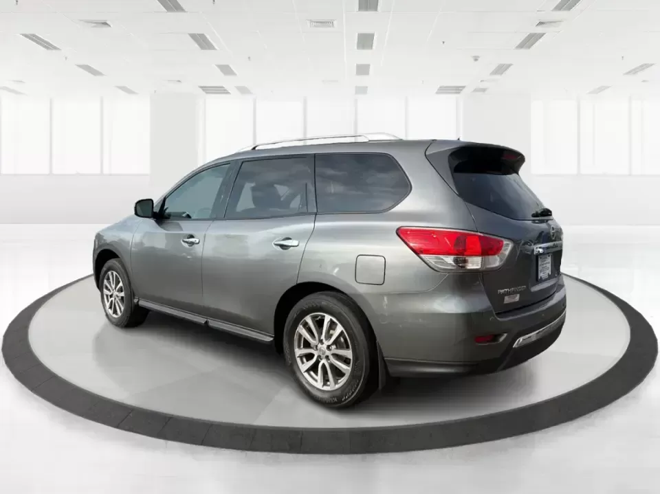 2015 Nissan Pathfinder SV (5N1AR2MN5FC) with an 3.5L V-6 DOHC engine, Continuously Variable Transmission transmission, located at 880 E. National Road, Vandalia, OH, 45377, (937) 908-9800, 39.891918, -84.183594 - Pack the family, load up the gear, and head out for a weekend at Englewood MetroPark or an easy road trip down I70-this 2015 Nissan Pathfinder SV is built for real-life Ohio driving, from school drop-offs to errands along E. National Road. With three-row flexibility and SUV practicality, it's a smar - Photo#4