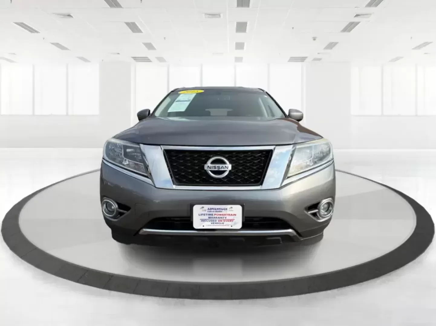 2015 Nissan Pathfinder SV (5N1AR2MN5FC) with an 3.5L V-6 DOHC engine, Continuously Variable Transmission transmission, located at 880 E. National Road, Vandalia, OH, 45377, (937) 908-9800, 39.891918, -84.183594 - Pack the family, load up the gear, and head out for a weekend at Englewood MetroPark or an easy road trip down I70-this 2015 Nissan Pathfinder SV is built for real-life Ohio driving, from school drop-offs to errands along E. National Road. With three-row flexibility and SUV practicality, it's a smar - Photo#7