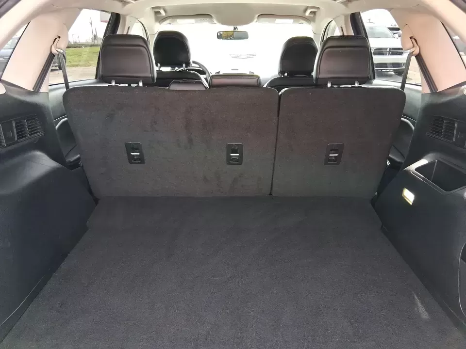 2016 Ford Edge SEL (2FMPK4J88GB) with an 3.5L V6 DOHC 24V engine, 6A transmission, located at 1230 East Main St, Xenia, OH, 45385, (937) 908-9800, 39.688026, -83.910172 - Need one SUV that can handle school drop-offs, long commutes to Dayton, and spontaneous weekend getaways without feeling like a chore? This **2016 Ford Edge SEL** is built for real-life driving in and around **Xenia, Ohio**-with the comfort your family wants, the confidence you need in changing weat - Photo#12