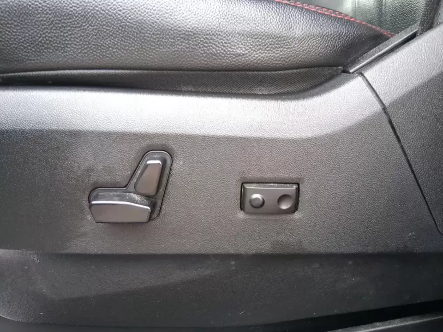 2015 Dodge Grand Caravan R/T (2C4RDGEG8FR) with an 3.6L V-6 DOHC engine, 6-Speed Automatic transmission, located at 8750 N County Rd 25A, Piqua, OH, 45356, (937) 908-9800, 40.164391, -84.232513 - Load up the kids, the cooler, and the weekend plans-this 2015 Dodge Grand Caravan R/T is built for real life in West Central Ohio, whether you're running the school drop-off line, commuting up I75, or heading out for a road-trip to Indian Lake. With family-friendly space, smart comfort features, and - Photo#18