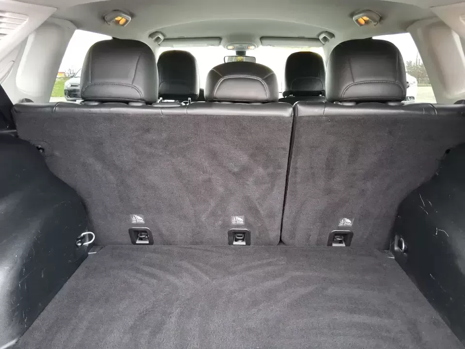 2019 Jeep Compass Altitude 4x4 (3C4NJDBB2KT) with an Tigershark MultiAir 2.4L I-4 variable valve contro engine, located at 1951 S Dayton Lakeview Rd., New Carlisle, OH, 45344, (937) 908-9800, 39.890999, -84.050255 - Whether you're planning weekend trips to Caesar Creek, tackling snowy Dayton-area mornings, or just want a confident daily driver for I-75 and SR-725, this 2019 Jeep Compass Altitude 4x4 is built for real life in Southwest Ohio. With its SUV versatility, sure-footed 4x4 capability, and a comfortable - Photo#12