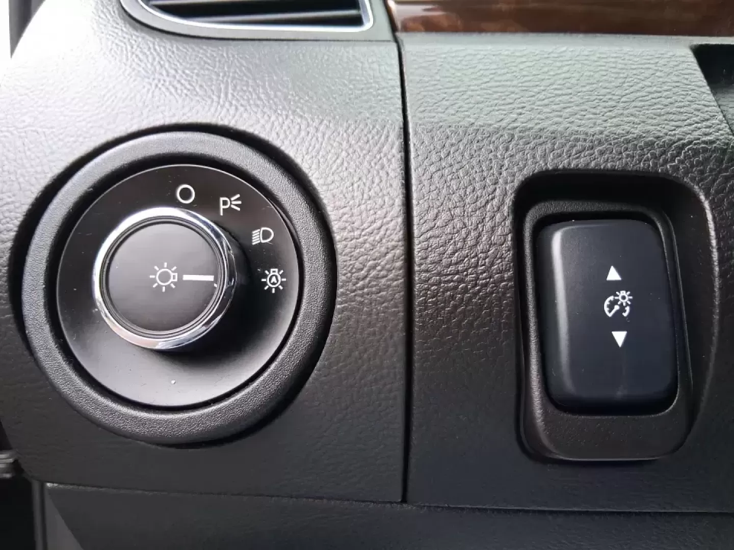 2014 Ford Taurus Limited FWD (1FAHP2F80EG) with an 3.5L V6 DOHC 24V engine, 6-Speed Automatic transmission, located at 8750 N County Rd 25A, Piqua, OH, 45356, (937) 908-9800, 40.164391, -84.232513 - Need a comfortable, confidence-inspiring sedan for a daily commute between Piqua and Dayton, school drop-offs, or weekend getaways up I-75? This 2014 Ford Taurus Limited FWD delivers the kind of quiet, upscale ride that makes long drives feel shorter-while still keeping practicality front and center - Photo#17