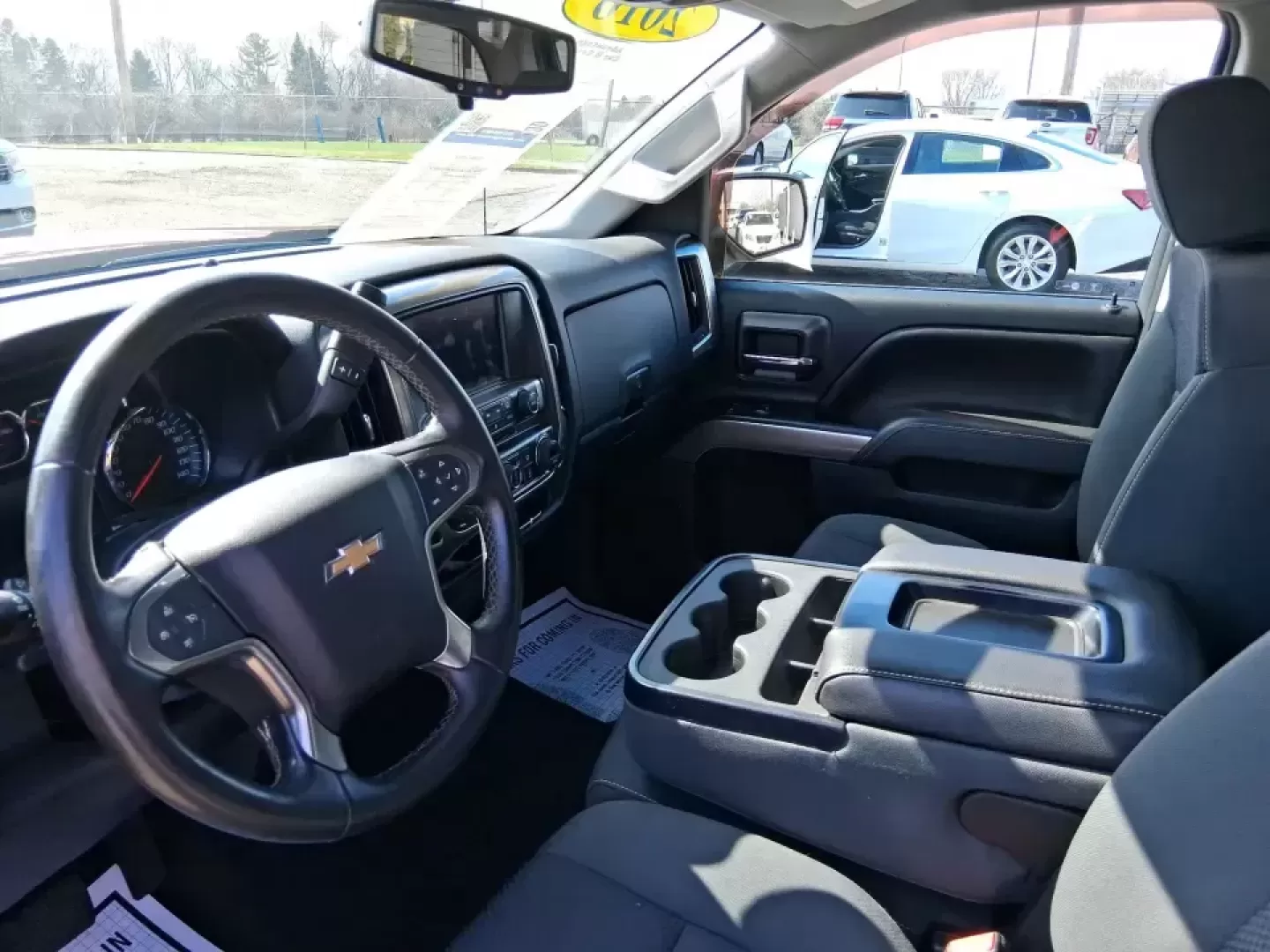 2016 Chevrolet Silverado 1500 1LT (1GCVKRECXGZ) with an EcoTec3 4.3L V-6 gasoline direct injection engine, 6A transmission, located at 8750 N County Rd 25A, Piqua, OH, 45356, (937) 908-9800, 40.164391, -84.232513 - Picture your next weekend: the truck is loaded up for a run to Indian Lake, you've got room for friends in the Double Cab, and there's still plenty of bed space for camping gear, a mower, or that Marketplace find you've been chasing. This 2016 Chevrolet Silverado 1500 1LT 4WD in eye-catching Siren R - Photo#9