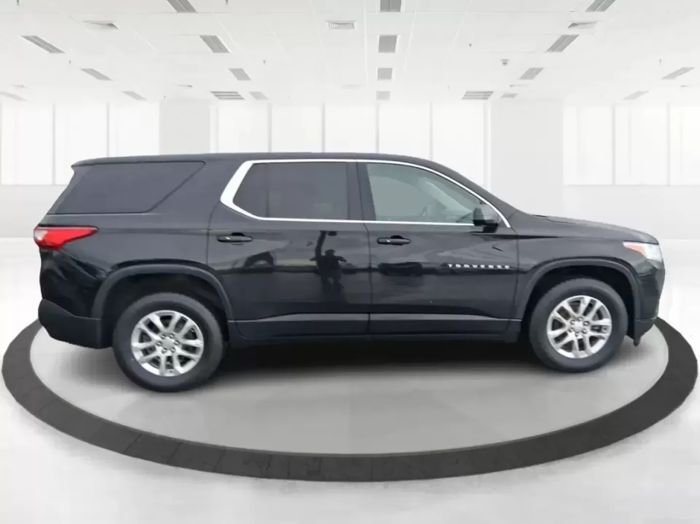 2018 Chevrolet Traverse LS (1GNERFKW3JJ) with an 3.6L V-6 gasoline direct injection engine, 9A transmission, located at 1184 Kauffman Ave, Fairborn, OH, 45324, (937) 908-9800, 39.807072, -84.030914 - Ready for the real world-school drop-offs, long commutes to Wright-Patterson AFB, and weekend road trips out toward Yellow Springs-this 2018 Chevrolet Traverse LS is the kind of three-row SUV that makes busy life easier. With confident space for people and gear, a smooth ride for I675/I70 driving, a - Photo#1