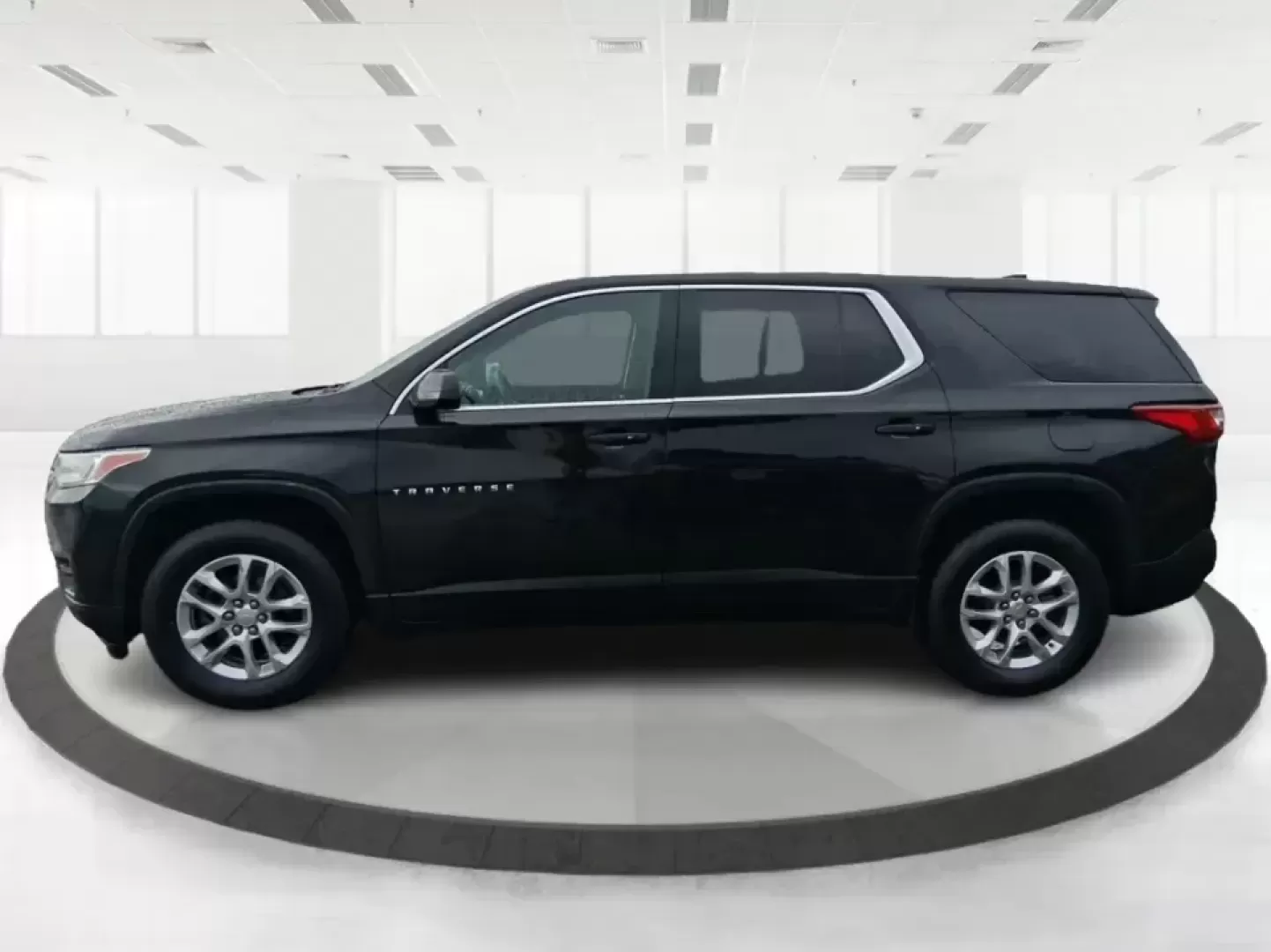 2018 Chevrolet Traverse LS (1GNERFKW3JJ) with an 3.6L V-6 gasoline direct injection engine, 9A transmission, located at 1184 Kauffman Ave, Fairborn, OH, 45324, (937) 908-9800, 39.807072, -84.030914 - Ready for the real world-school drop-offs, long commutes to Wright-Patterson AFB, and weekend road trips out toward Yellow Springs-this 2018 Chevrolet Traverse LS is the kind of three-row SUV that makes busy life easier. With confident space for people and gear, a smooth ride for I675/I70 driving, a - Photo#4