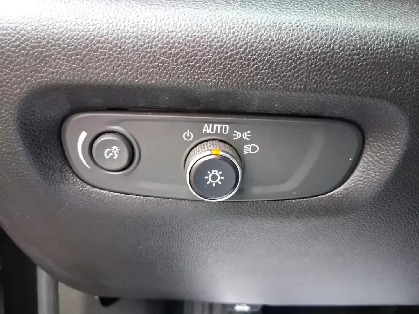 2018 Chevrolet Traverse LS (1GNERFKW3JJ) with an 3.6L V-6 gasoline direct injection engine, 9A transmission, located at 1184 Kauffman Ave, Fairborn, OH, 45324, (937) 908-9800, 39.807072, -84.030914 - Ready for the real world-school drop-offs, long commutes to Wright-Patterson AFB, and weekend road trips out toward Yellow Springs-this 2018 Chevrolet Traverse LS is the kind of three-row SUV that makes busy life easier. With confident space for people and gear, a smooth ride for I675/I70 driving, a - Photo#17