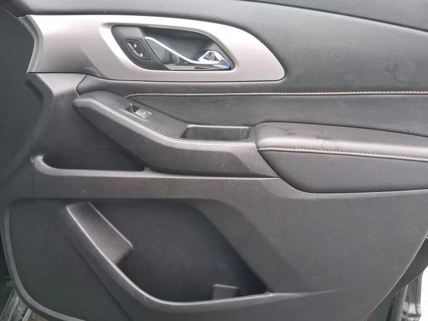 2018 Chevrolet Traverse LS (1GNERFKW3JJ) with an 3.6L V-6 gasoline direct injection engine, 9A transmission, located at 1184 Kauffman Ave, Fairborn, OH, 45324, (937) 908-9800, 39.807072, -84.030914 - Ready for the real world-school drop-offs, long commutes to Wright-Patterson AFB, and weekend road trips out toward Yellow Springs-this 2018 Chevrolet Traverse LS is the kind of three-row SUV that makes busy life easier. With confident space for people and gear, a smooth ride for I675/I70 driving, a - Photo#19