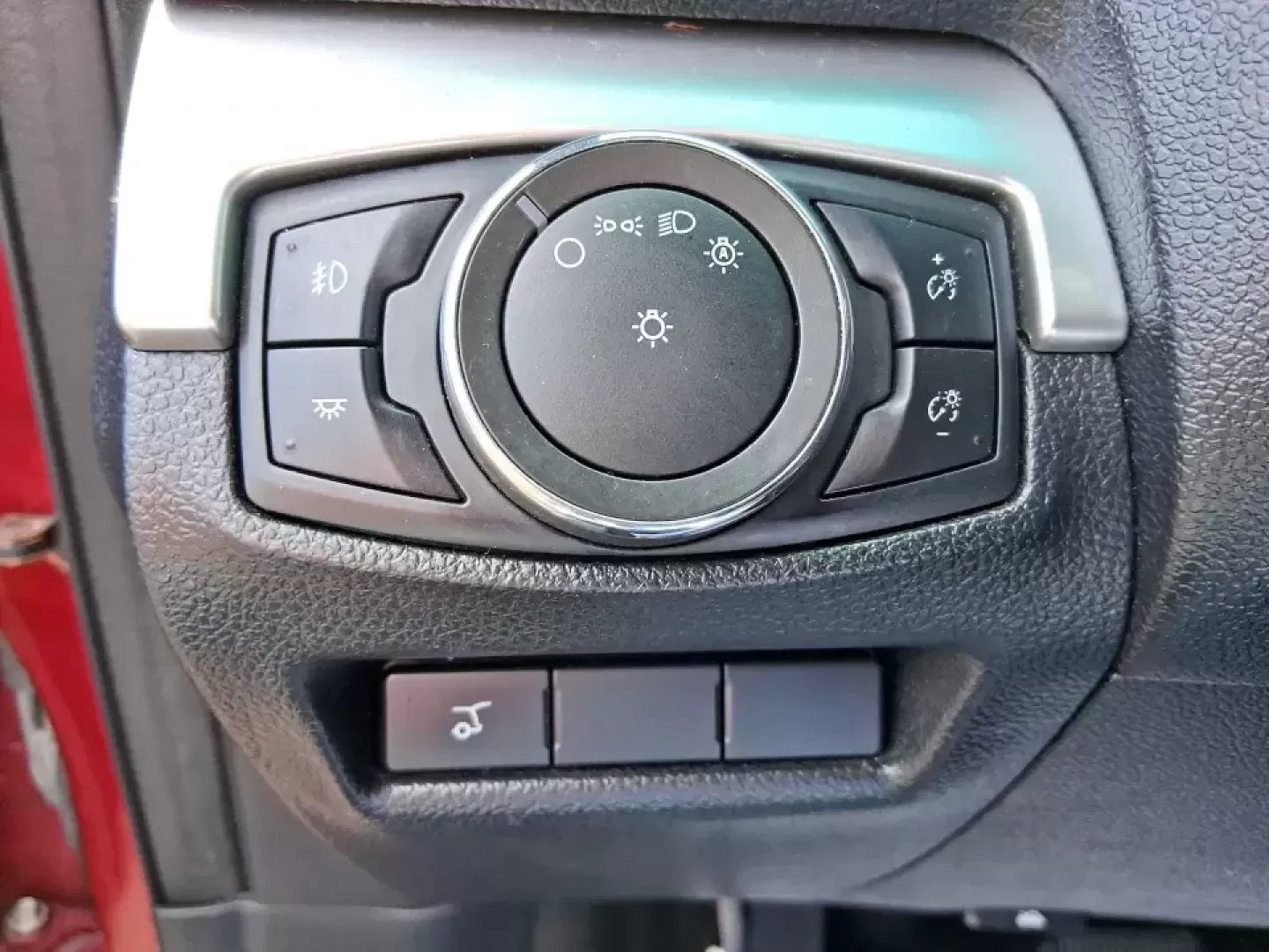 2017 Ford Explorer XLT (1FM5K8DH9HG) with an 2.3L L4 DOHC 16V engine, 6A transmission, located at 401 Woodman Dr, Riverside, OH, 45431, (937) 908-9800, 39.760899, -84.123421 - Weekend road trips to Caesar Creek, daily school drop-offs, or a comfortable commute down I75-this 2017 Ford Explorer XLT is built for real life in the Miami Valley. With three-row versatility, confident capability, and practical comfort, it's a smart choice for growing families, active couples, and - Photo#17