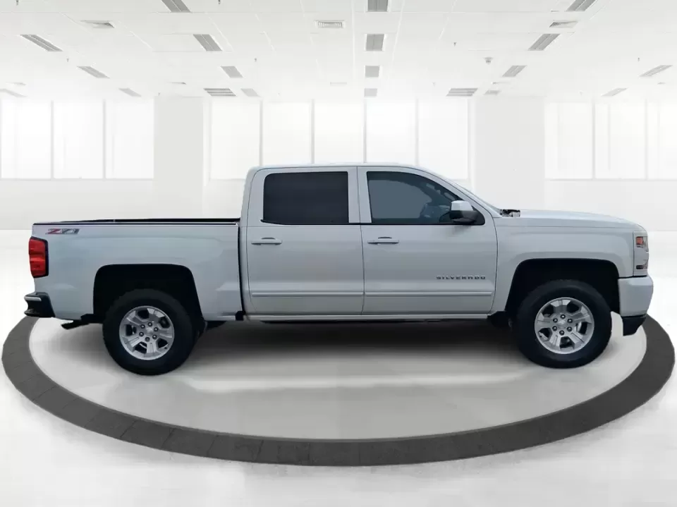 2017 Chevrolet Silverado 1500 2LT (3GCUKREH9HG) with an 4.3L V6 OHV 12V engine, 6A transmission, located at 401 Woodman Dr, Riverside, OH, 45431, (937) 908-9800, 39.760899, -84.123421 - Need a truck that can handle weekday work runs, weekend projects, and spontaneous road trips out toward Caesar Creek or up I75 without feeling like a compromise? This 2017 Chevrolet Silverado 1500 2LT Crew Cab 4WD is built for real life in the Miami Valley-roomy enough for friends or family, strong - Photo#1