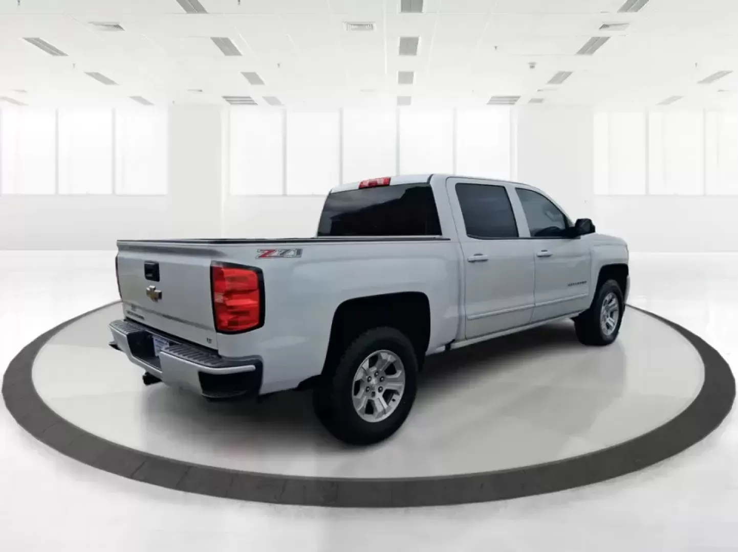 2017 Chevrolet Silverado 1500 2LT (3GCUKREH9HG) with an 4.3L V6 OHV 12V engine, 6A transmission, located at 880 E. National Road, Vandalia, OH, 45377, (937) 908-9800, 39.891918, -84.183594 - Need a truck that can handle weekday work runs, weekend projects, and spontaneous road trips out toward Caesar Creek or up I75 without feeling like a compromise? This 2017 Chevrolet Silverado 1500 2LT Crew Cab 4WD is built for real life in the Miami Valley-roomy enough for friends or family, strong - Photo#2