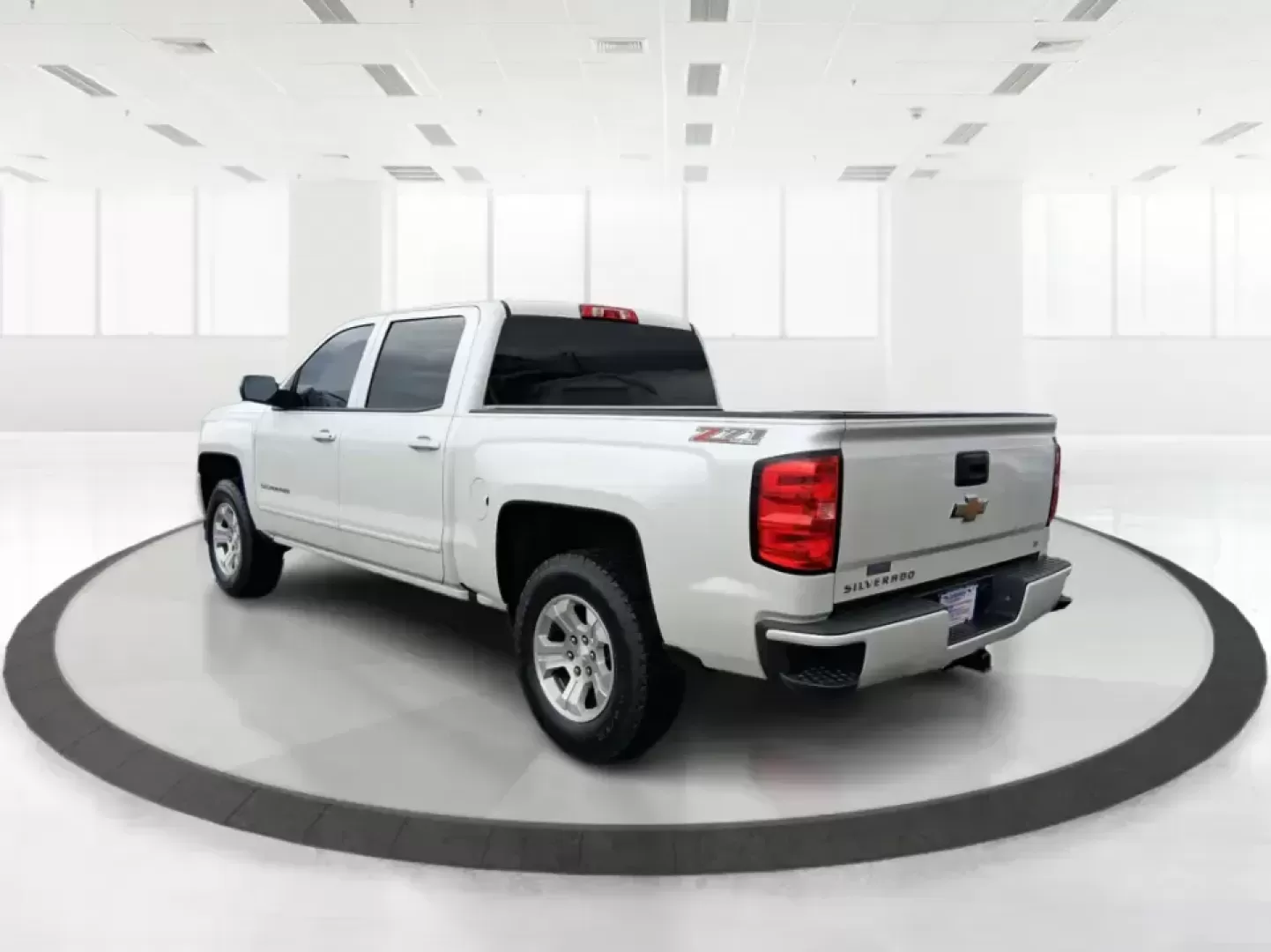 2017 Chevrolet Silverado 1500 2LT (3GCUKREH9HG) with an 4.3L V6 OHV 12V engine, 6A transmission, located at 880 E. National Road, Vandalia, OH, 45377, (937) 908-9800, 39.891918, -84.183594 - Need a truck that can handle weekday work runs, weekend projects, and spontaneous road trips out toward Caesar Creek or up I75 without feeling like a compromise? This 2017 Chevrolet Silverado 1500 2LT Crew Cab 4WD is built for real life in the Miami Valley-roomy enough for friends or family, strong - Photo#4