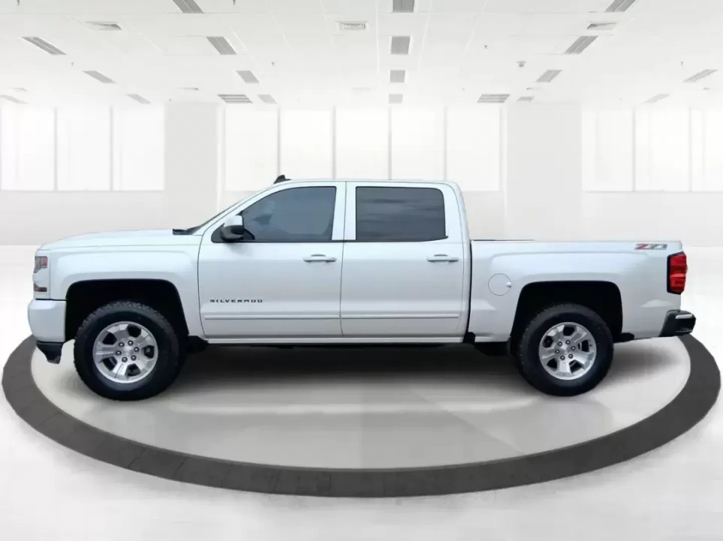 2017 Chevrolet Silverado 1500 2LT (3GCUKREH9HG) with an 4.3L V6 OHV 12V engine, 6A transmission, located at 880 E. National Road, Vandalia, OH, 45377, (937) 908-9800, 39.891918, -84.183594 - Need a truck that can handle weekday work runs, weekend projects, and spontaneous road trips out toward Caesar Creek or up I75 without feeling like a compromise? This 2017 Chevrolet Silverado 1500 2LT Crew Cab 4WD is built for real life in the Miami Valley-roomy enough for friends or family, strong - Photo#5