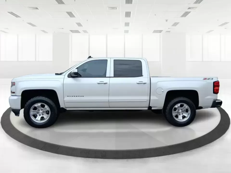 2017 Chevrolet Silverado 1500 2LT (3GCUKREH9HG) with an 4.3L V6 OHV 12V engine, 6A transmission, located at 8750 N County Rd 25A, Piqua, OH, 45356, (937) 908-9800, 40.164391, -84.232513 - Need a truck that can handle weekday work runs, weekend projects, and spontaneous road trips out toward Caesar Creek or up I75 without feeling like a compromise? This 2017 Chevrolet Silverado 1500 2LT Crew Cab 4WD is built for real life in the Miami Valley-roomy enough for friends or family, strong - Photo#5